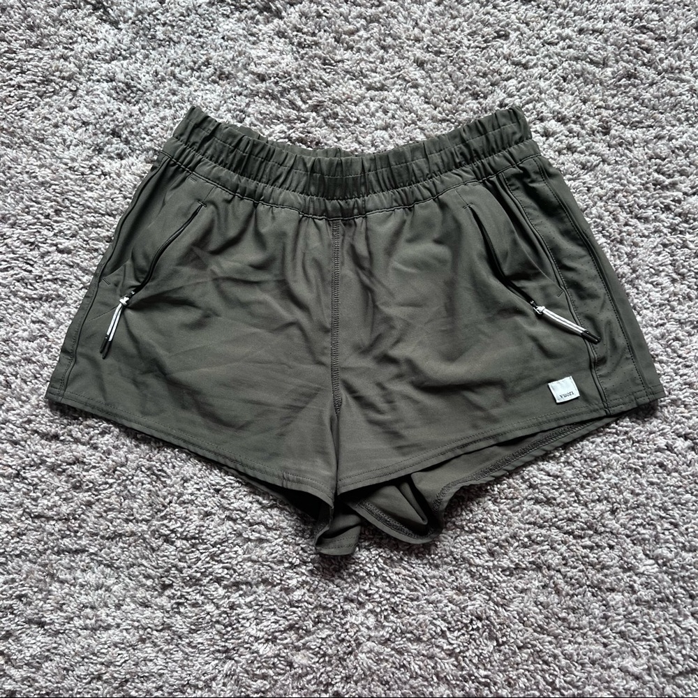 Vuori dash shorts